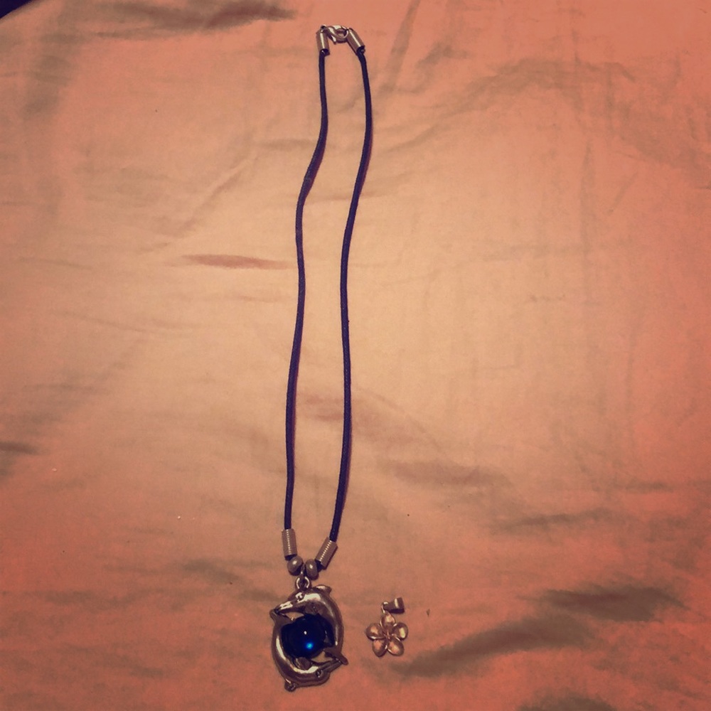 Hawaiian necklace and silver pendent